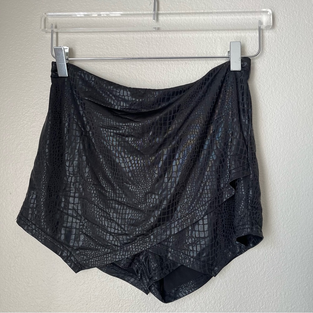 SHEIN Black Sheen Textured Skort Size Medium